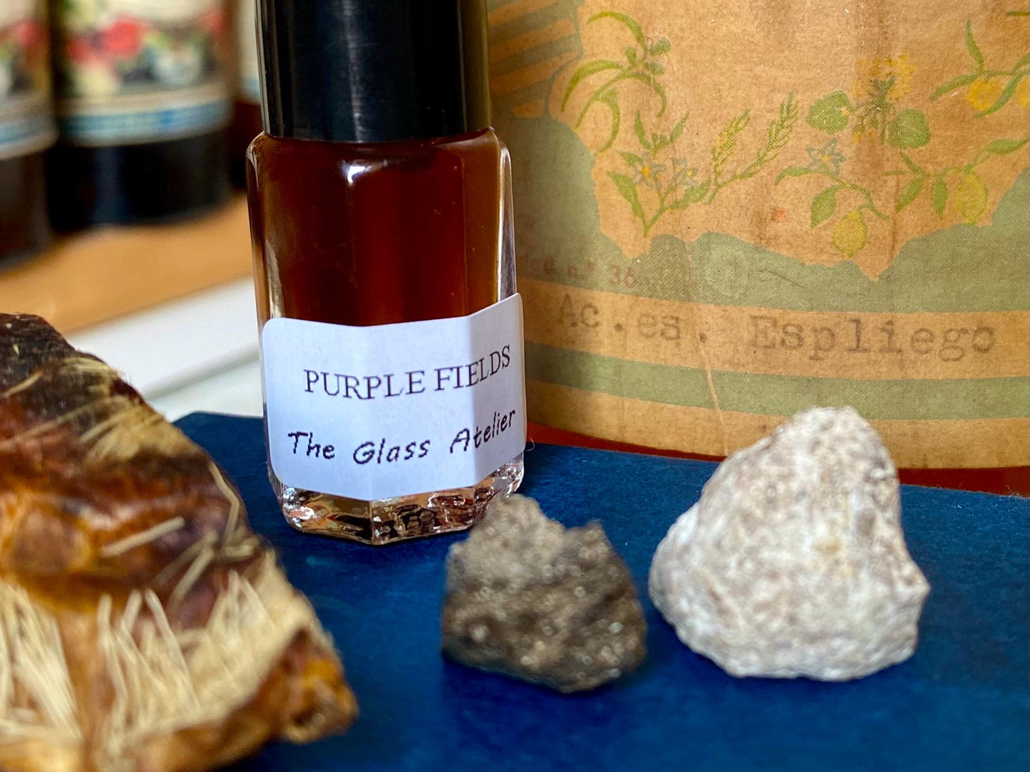 Purple Fields – Extracto de Perfume | Herencia Púrpura, Alma de Sombras y Flores