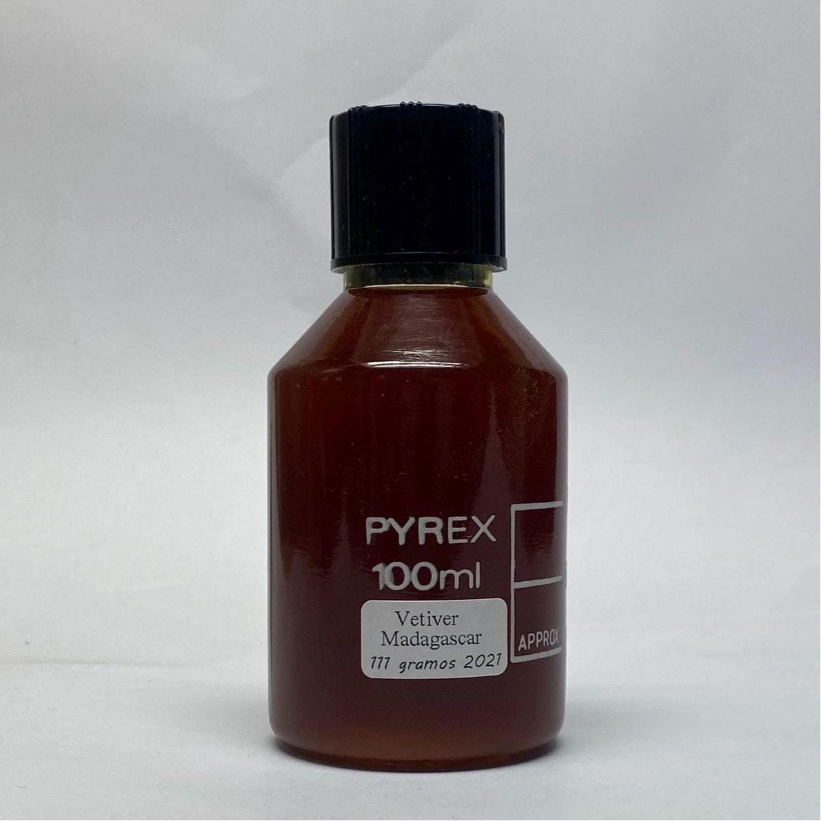 Vetiver Madagascar (Vetiveria zizanioides) 10 ml de Aceite esencial en botella Miron Violeta