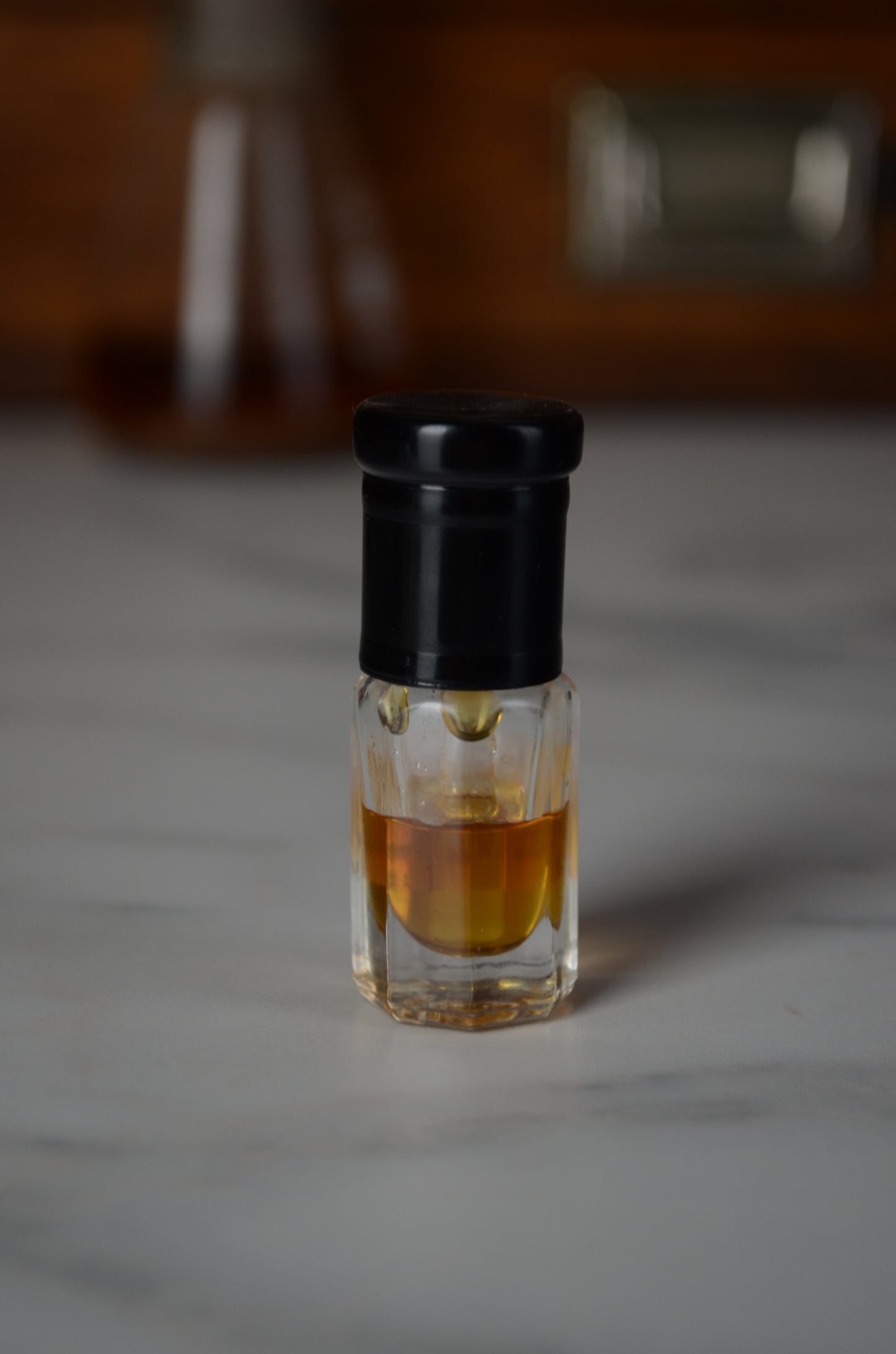 Agarwood Smoke in Oud Oil
