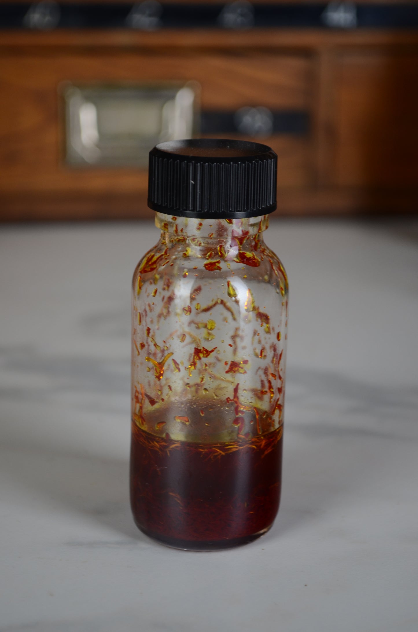 Spanish saffron macerated in Chinese Oud Kynam