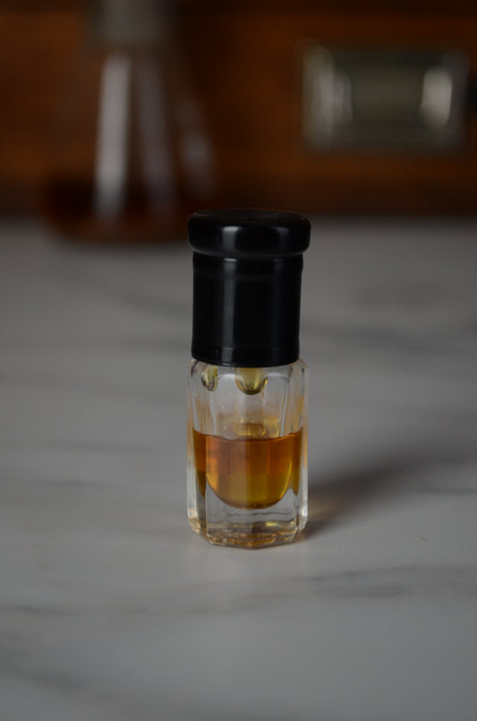 Agarwood Smoke in Oud Oil
