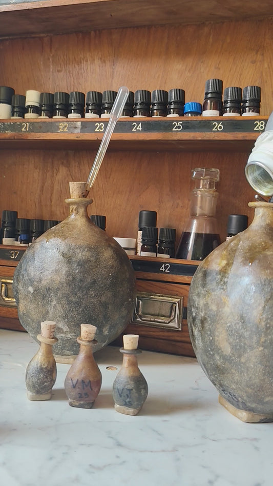 Madagascar Vetiver in Leather Kuppi Bottle, 12 gr, bottle incluided